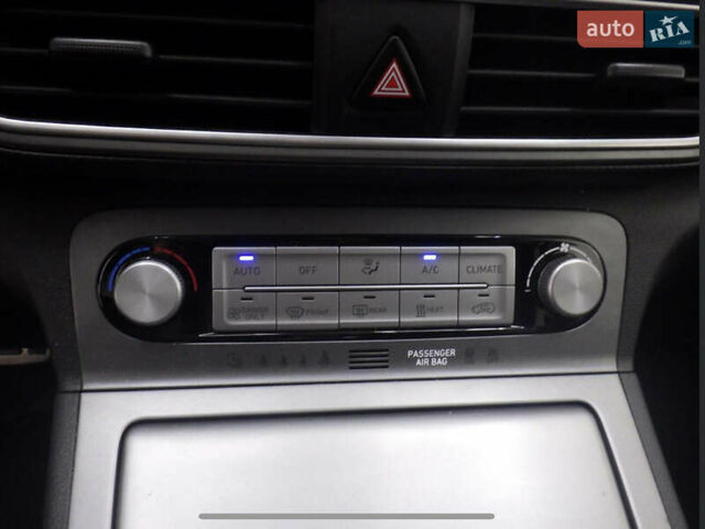 Сірий Хендай Kona, об'ємом двигуна 0 л та пробігом 78 тис. км за 18300 $, фото 18 на Automoto.ua