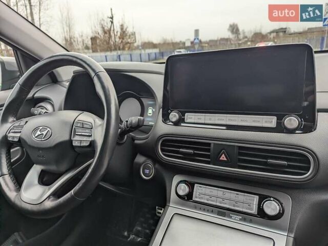 Сірий Хендай Kona, об'ємом двигуна 0 л та пробігом 55 тис. км за 14999 $, фото 11 на Automoto.ua