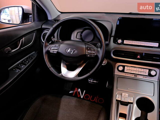 Серый Хендай Kona, объемом двигателя 0 л и пробегом 88 тыс. км за 20300 $, фото 47 на Automoto.ua