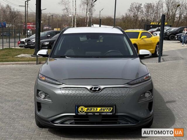 Серый Хендай Kona, объемом двигателя 64 л и пробегом 65 тыс. км за 22500 $, фото 1 на Automoto.ua