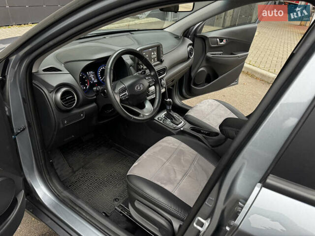 Сірий Хендай Kona, об'ємом двигуна 1.6 л та пробігом 32 тис. км за 18999 $, фото 13 на Automoto.ua