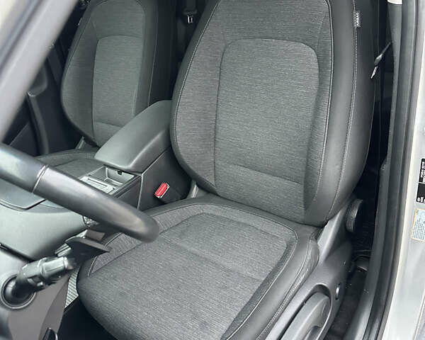 Серый Хендай Kona, объемом двигателя 0 л и пробегом 38 тыс. км за 18999 $, фото 10 на Automoto.ua