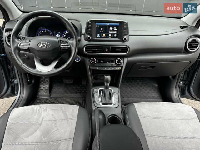 Сірий Хендай Kona, об'ємом двигуна 1.6 л та пробігом 32 тис. км за 18999 $, фото 24 на Automoto.ua