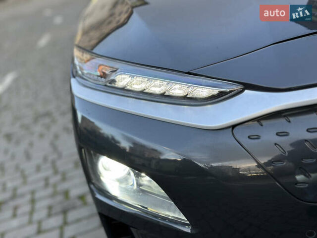 Серый Хендай Kona, объемом двигателя 0 л и пробегом 137 тыс. км за 17500 $, фото 24 на Automoto.ua