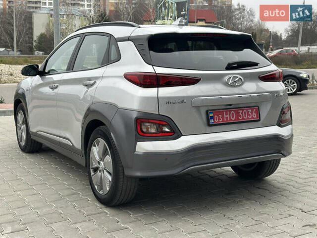 Серый Хендай Kona, объемом двигателя 0 л и пробегом 62 тыс. км за 18900 $, фото 11 на Automoto.ua