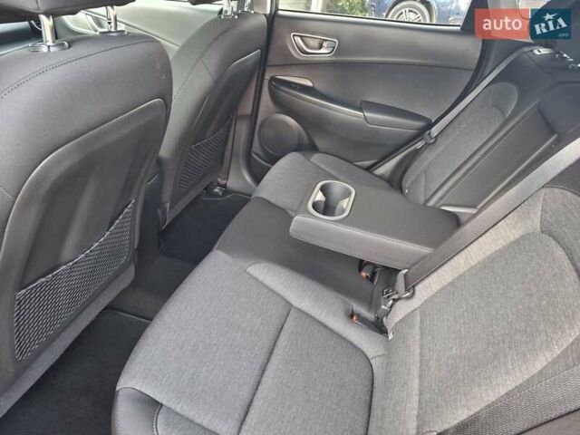 Серый Хендай Kona, объемом двигателя 0 л и пробегом 46 тыс. км за 16500 $, фото 21 на Automoto.ua