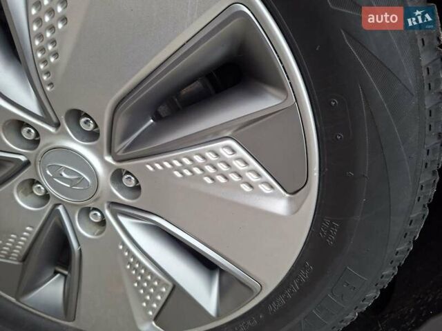 Сірий Хендай Kona, об'ємом двигуна 0 л та пробігом 86 тис. км за 15200 $, фото 29 на Automoto.ua