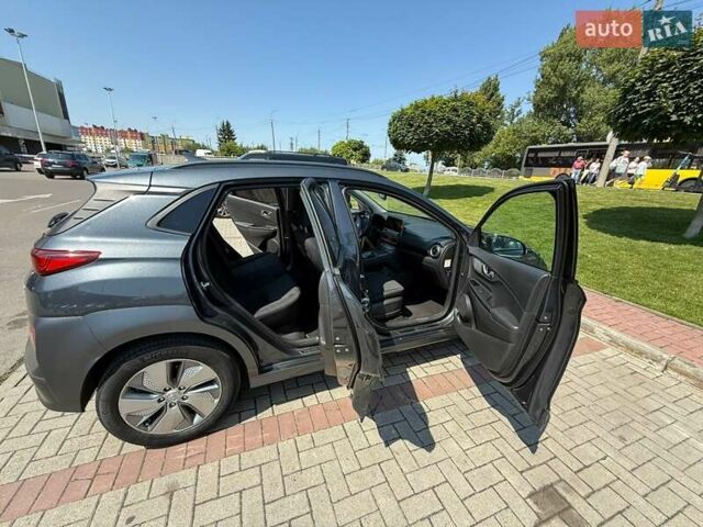 Сірий Хендай Kona, об'ємом двигуна 0 л та пробігом 60 тис. км за 17000 $, фото 4 на Automoto.ua
