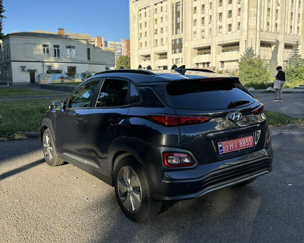 Сірий Хендай Kona, об'ємом двигуна 0 л та пробігом 62 тис. км за 18200 $, фото 3 на Automoto.ua