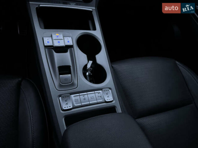 Серый Хендай Kona, объемом двигателя 0 л и пробегом 98 тыс. км за 18300 $, фото 10 на Automoto.ua