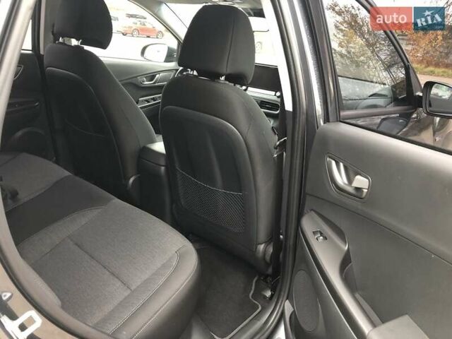 Сірий Хендай Kona, об'ємом двигуна 0 л та пробігом 70 тис. км за 17950 $, фото 22 на Automoto.ua