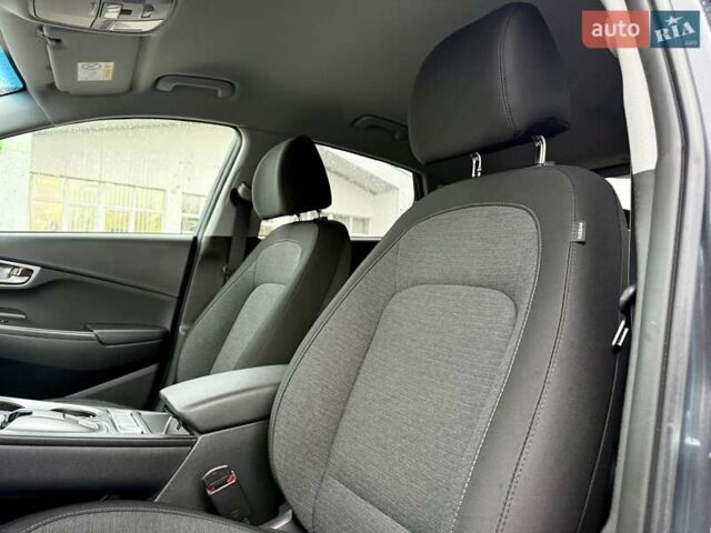 Серый Хендай Kona, объемом двигателя 0 л и пробегом 74 тыс. км за 15250 $, фото 45 на Automoto.ua