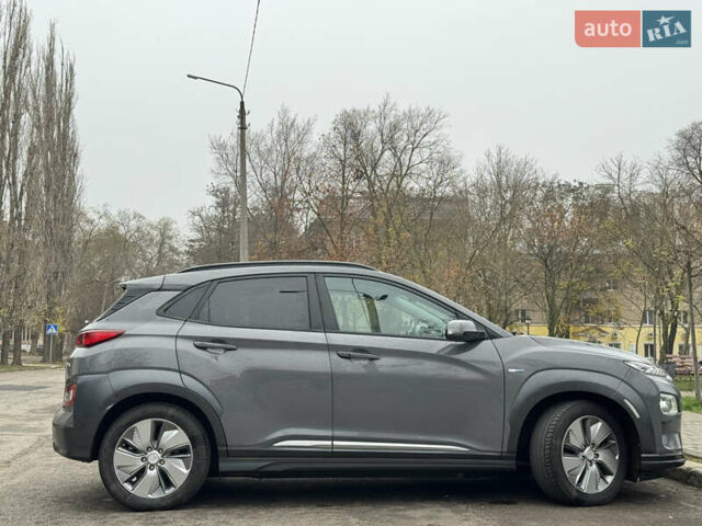 Серый Хендай Kona, объемом двигателя 0 л и пробегом 136 тыс. км за 19300 $, фото 2 на Automoto.ua