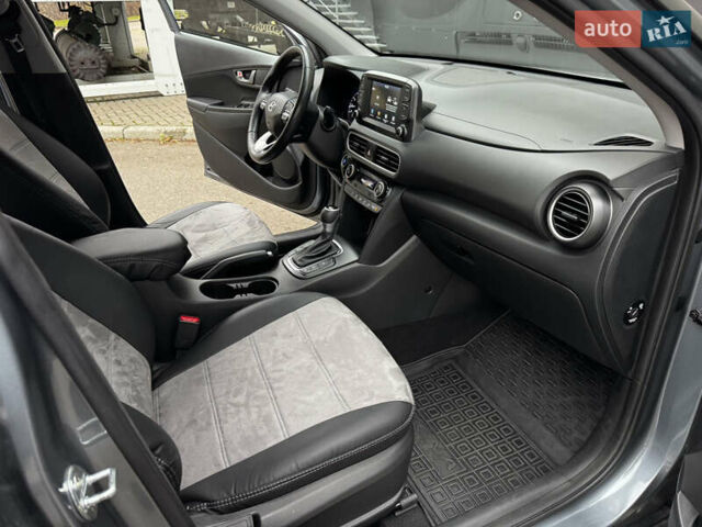 Сірий Хендай Kona, об'ємом двигуна 1.6 л та пробігом 32 тис. км за 18999 $, фото 20 на Automoto.ua