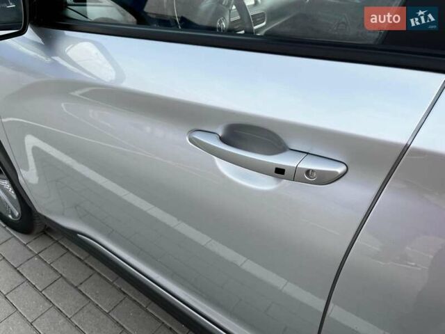 Серый Хендай Kona, объемом двигателя 0 л и пробегом 136 тыс. км за 16700 $, фото 15 на Automoto.ua