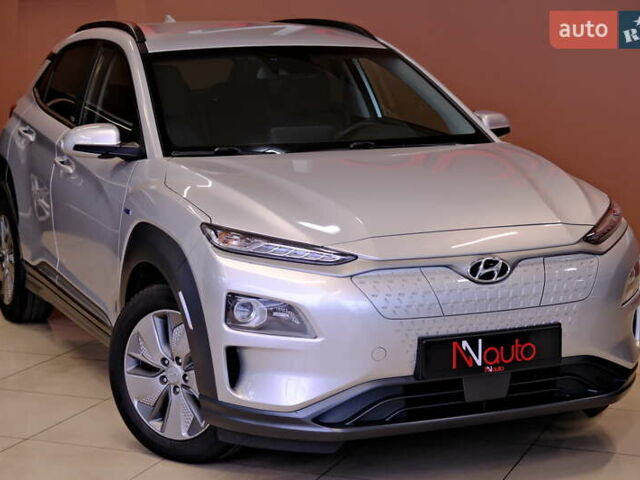 Серый Хендай Kona, объемом двигателя 0 л и пробегом 88 тыс. км за 20300 $, фото 5 на Automoto.ua