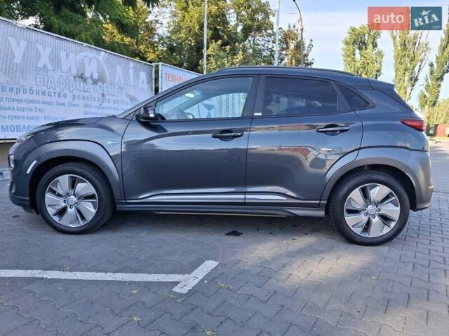 Серый Хендай Kona, объемом двигателя 0 л и пробегом 46 тыс. км за 16500 $, фото 7 на Automoto.ua
