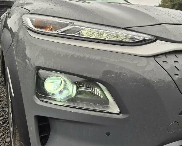 Сірий Хендай Kona, об'ємом двигуна 0 л та пробігом 99 тис. км за 19499 $, фото 10 на Automoto.ua