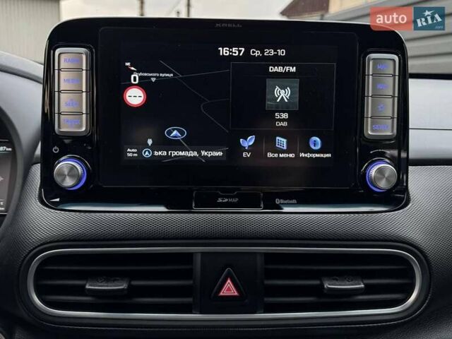 Серый Хендай Kona, объемом двигателя 0 л и пробегом 72 тыс. км за 17500 $, фото 28 на Automoto.ua