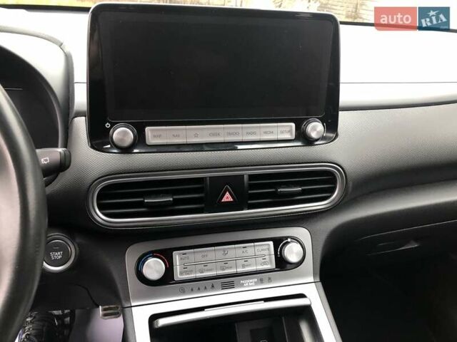 Сірий Хендай Kona, об'ємом двигуна 0 л та пробігом 70 тис. км за 18100 $, фото 27 на Automoto.ua