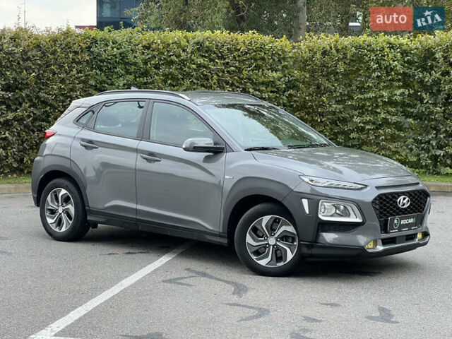 Серый Хендай Kona, объемом двигателя 1.6 л и пробегом 54 тыс. км за 20950 $, фото 2 на Automoto.ua