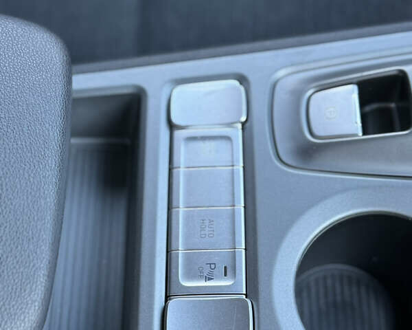 Сірий Хендай Kona, об'ємом двигуна 0 л та пробігом 114 тис. км за 15999 $, фото 39 на Automoto.ua