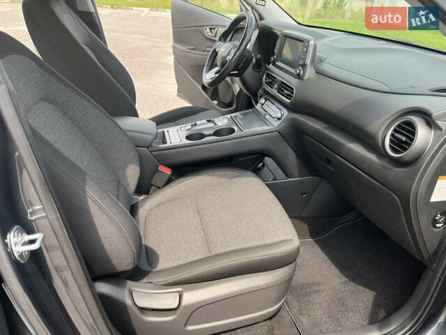 Серый Хендай Kona, объемом двигателя 0 л и пробегом 49 тыс. км за 15199 $, фото 35 на Automoto.ua