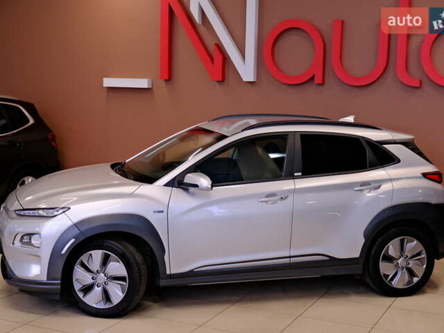 Серый Хендай Kona, объемом двигателя 0 л и пробегом 88 тыс. км за 20300 $, фото 11 на Automoto.ua