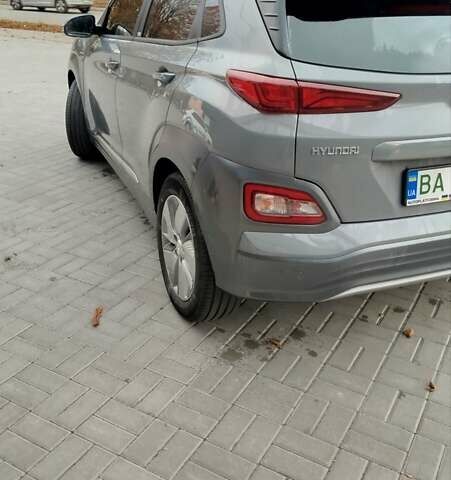 Серый Хендай Kona, объемом двигателя 0 л и пробегом 67 тыс. км за 16100 $, фото 6 на Automoto.ua