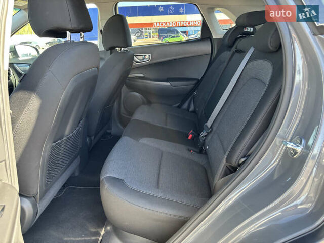 Серый Хендай Kona, объемом двигателя 0 л и пробегом 51 тыс. км за 15800 $, фото 12 на Automoto.ua