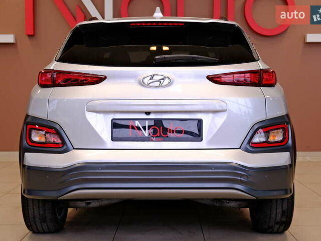 Серый Хендай Kona, объемом двигателя 0 л и пробегом 88 тыс. км за 20300 $, фото 12 на Automoto.ua