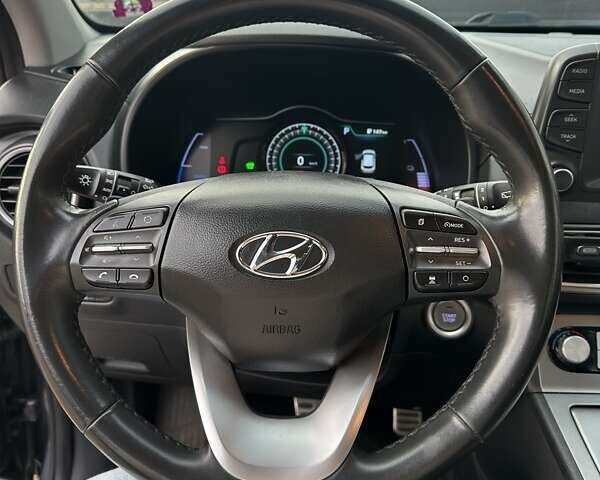 Серый Хендай Kona, объемом двигателя 0 л и пробегом 95 тыс. км за 17000 $, фото 4 на Automoto.ua