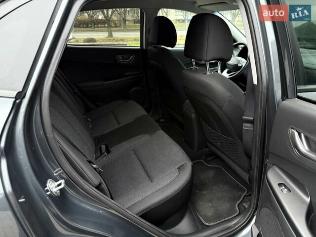 Серый Хендай Kona, объемом двигателя 0 л и пробегом 69 тыс. км за 15600 $, фото 17 на Automoto.ua