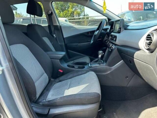 Серый Хендай Kona, объемом двигателя 2 л и пробегом 59 тыс. км за 3600 $, фото 4 на Automoto.ua