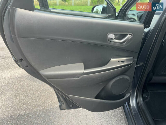 Сірий Хендай Kona, об'ємом двигуна 0 л та пробігом 50 тис. км за 14999 $, фото 31 на Automoto.ua