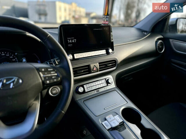 Серый Хендай Kona, объемом двигателя 0 л и пробегом 86 тыс. км за 16000 $, фото 34 на Automoto.ua