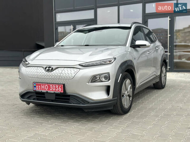 Серый Хендай Kona, объемом двигателя 0 л и пробегом 62 тыс. км за 18900 $, фото 18 на Automoto.ua