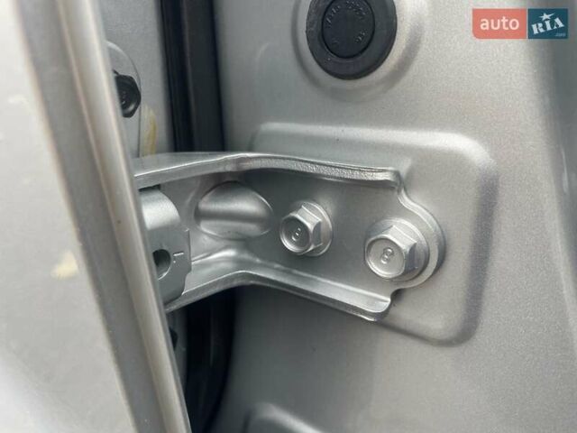 Серый Хендай Kona, объемом двигателя 0 л и пробегом 114 тыс. км за 17100 $, фото 44 на Automoto.ua