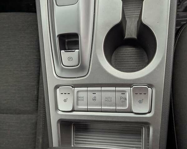 Сірий Хендай Kona, об'ємом двигуна 0 л та пробігом 55 тис. км за 14999 $, фото 12 на Automoto.ua