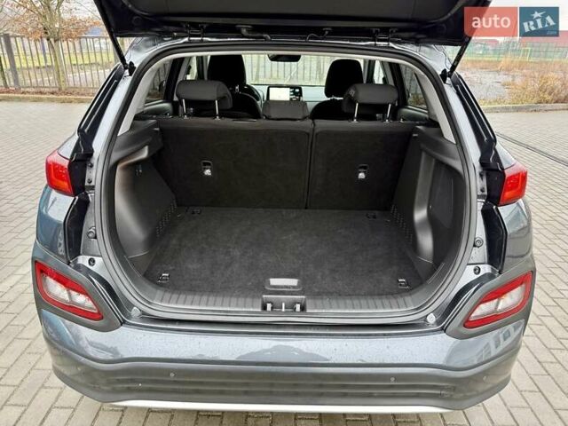 Серый Хендай Kona, объемом двигателя 0 л и пробегом 74 тыс. км за 15250 $, фото 95 на Automoto.ua