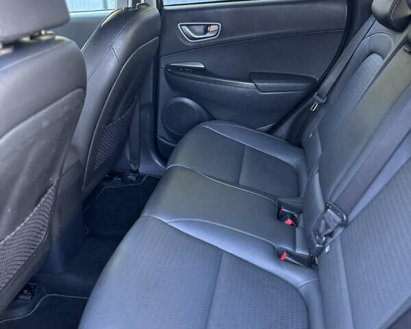 Сірий Хендай Kona, об'ємом двигуна 0 л та пробігом 62 тис. км за 18200 $, фото 24 на Automoto.ua