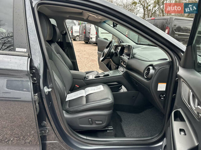 Сірий Хендай Kona, об'ємом двигуна 0 л та пробігом 61 тис. км за 18800 $, фото 35 на Automoto.ua