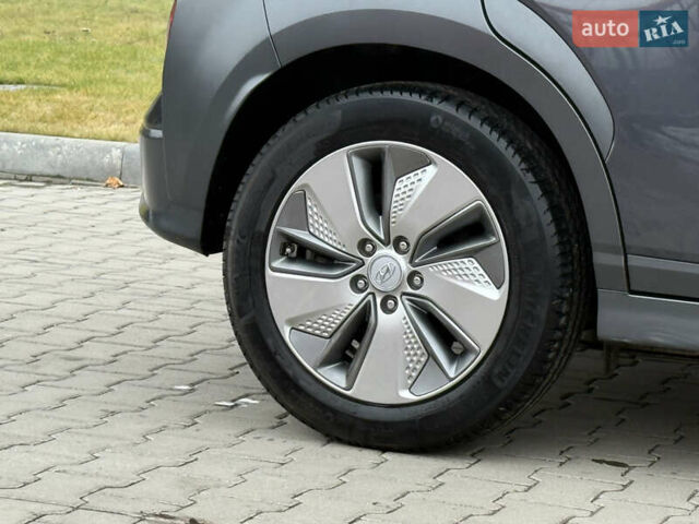 Сірий Хендай Kona, об'ємом двигуна 0 л та пробігом 78 тис. км за 18600 $, фото 13 на Automoto.ua