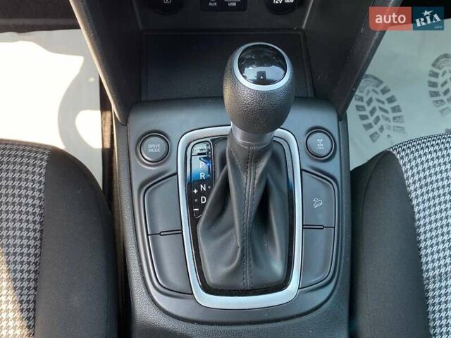 Серый Хендай Kona, объемом двигателя 2 л и пробегом 104 тыс. км за 15200 $, фото 12 на Automoto.ua