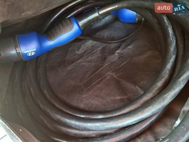 Серый Хендай Kona, объемом двигателя 0 л и пробегом 116 тыс. км за 18600 $, фото 35 на Automoto.ua