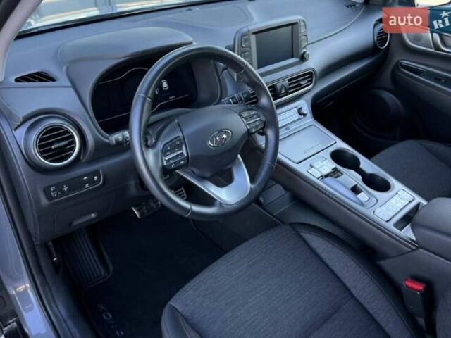 Серый Хендай Kona, объемом двигателя 0 л и пробегом 27 тыс. км за 15600 $, фото 14 на Automoto.ua