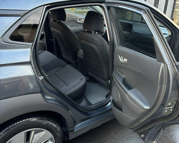 Серый Хендай Kona, объемом двигателя 0 л и пробегом 23 тыс. км за 16900 $, фото 17 на Automoto.ua