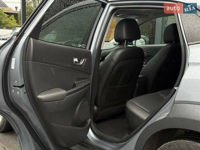 Сірий Хендай Kona, об'ємом двигуна 0 л та пробігом 61 тис. км за 17700 $, фото 44 на Automoto.ua