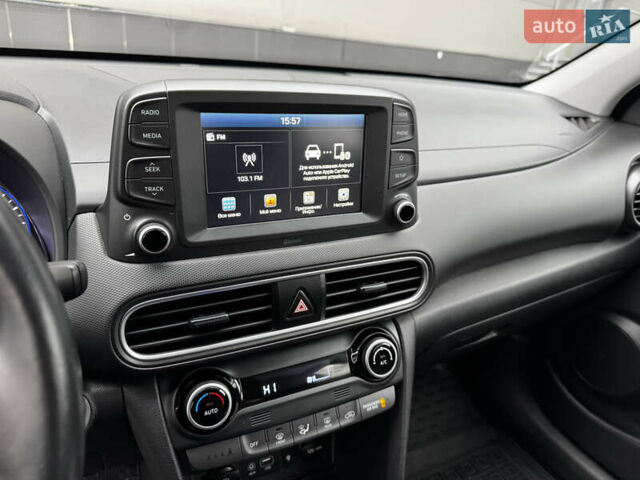 Сірий Хендай Kona, об'ємом двигуна 1.6 л та пробігом 32 тис. км за 18999 $, фото 28 на Automoto.ua