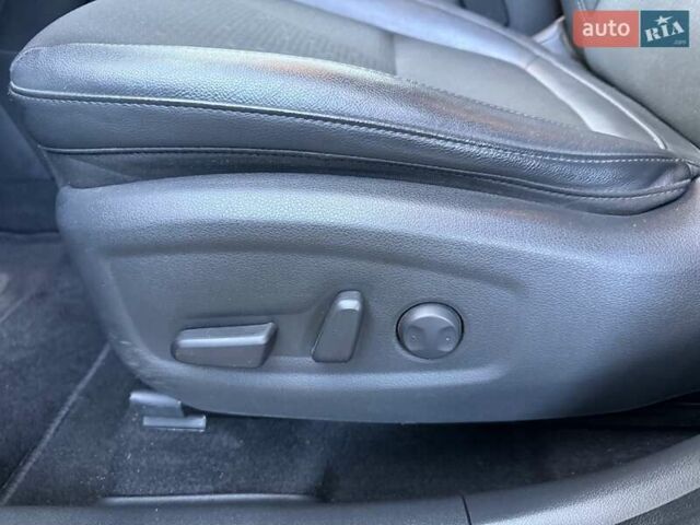 Серый Хендай Kona, объемом двигателя 0 л и пробегом 111 тыс. км за 17000 $, фото 6 на Automoto.ua